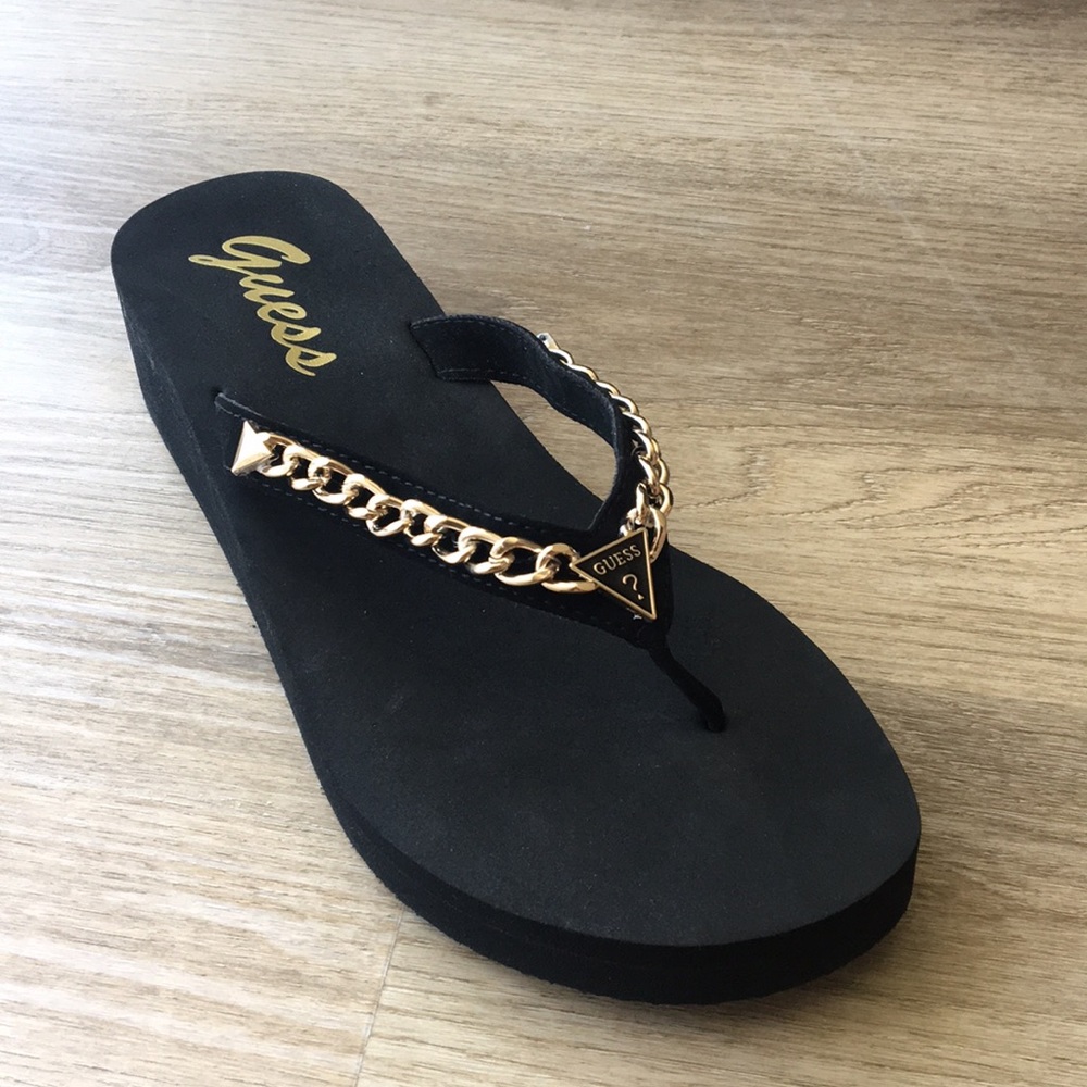 NWT - Guess Flip Flops